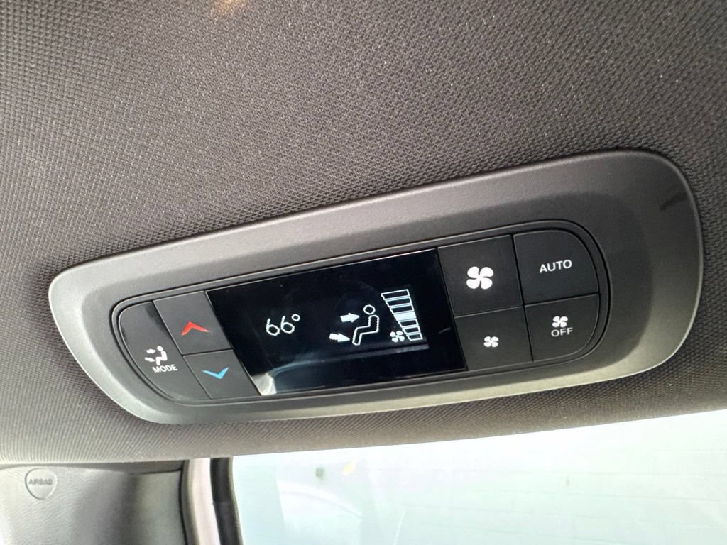 Used 2025 Chrysler Pacifica Select FWD image 15