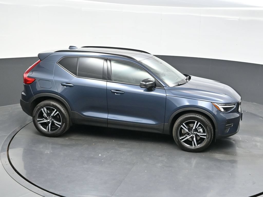 New 2026 Volvo XC40 B5 Core w/ Climate Package AWD/4WD image 36