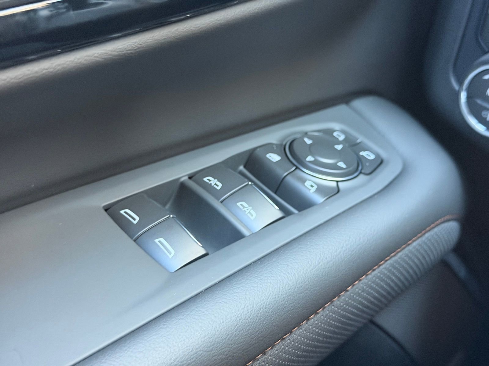 Used 2026 Chevrolet Tahoe High Country AWD/4WD image 23