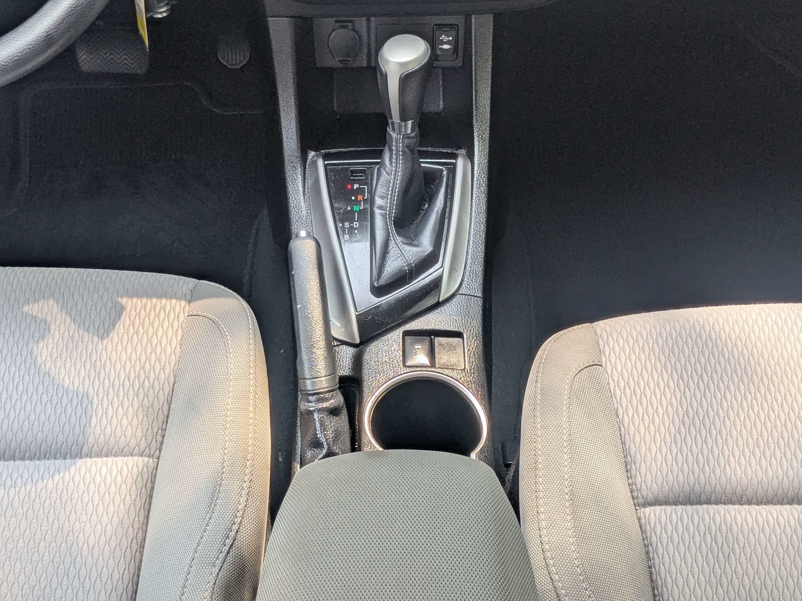 Used 2015 Toyota Corolla LE FWD image 18
