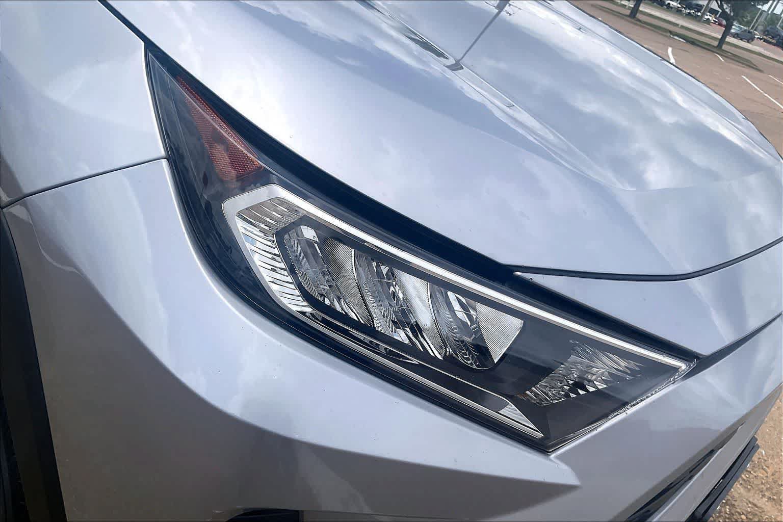 Used 2020 Toyota RAV4 XLE Premium AWD/4WD image 30