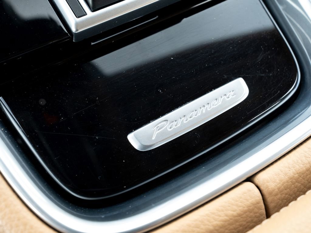 Used 2018 Porsche Panamera 4 image 32