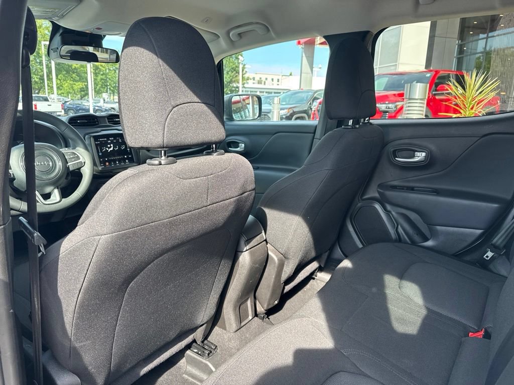 Used 2023 Jeep Renegade Latitude AWD/4WD image 16