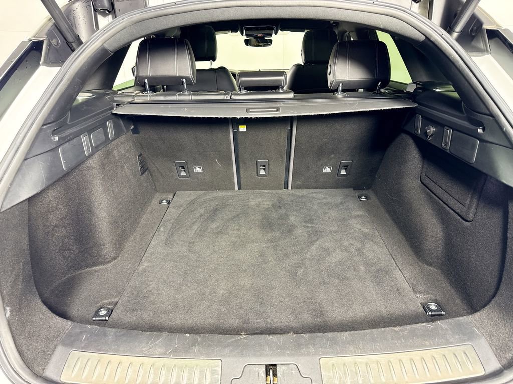 Used 2019 Land Rover Range Rover Velar R-Dynamic SE AWD/4WD image 32