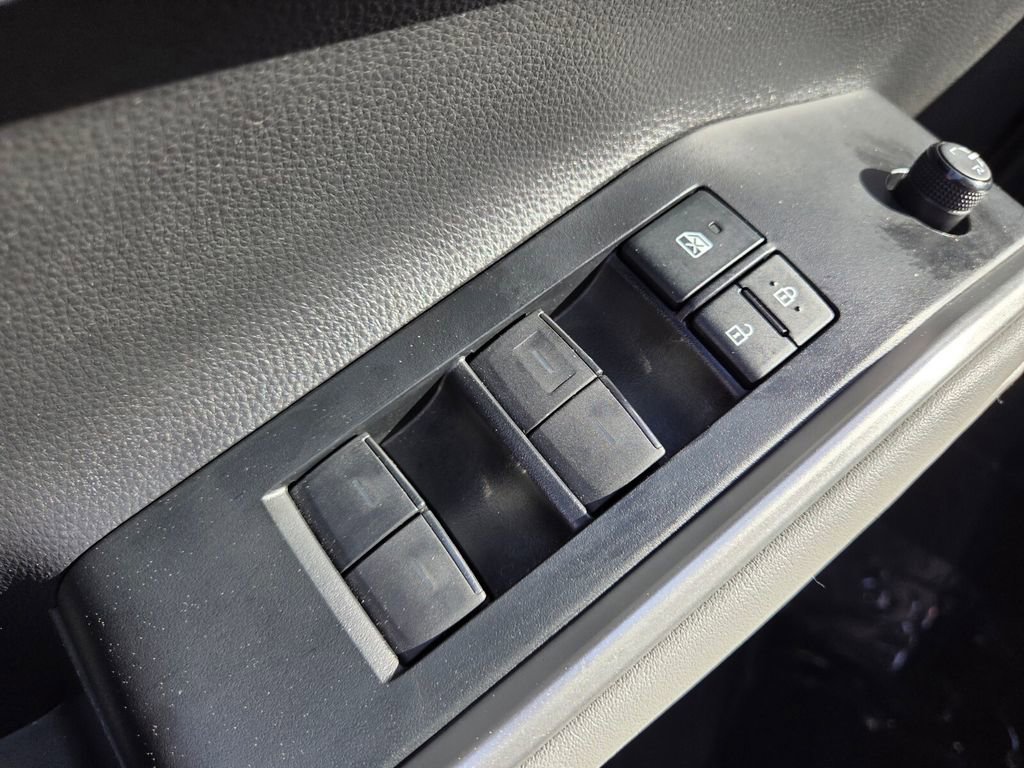 Used 2022 Toyota Highlander LE image 33