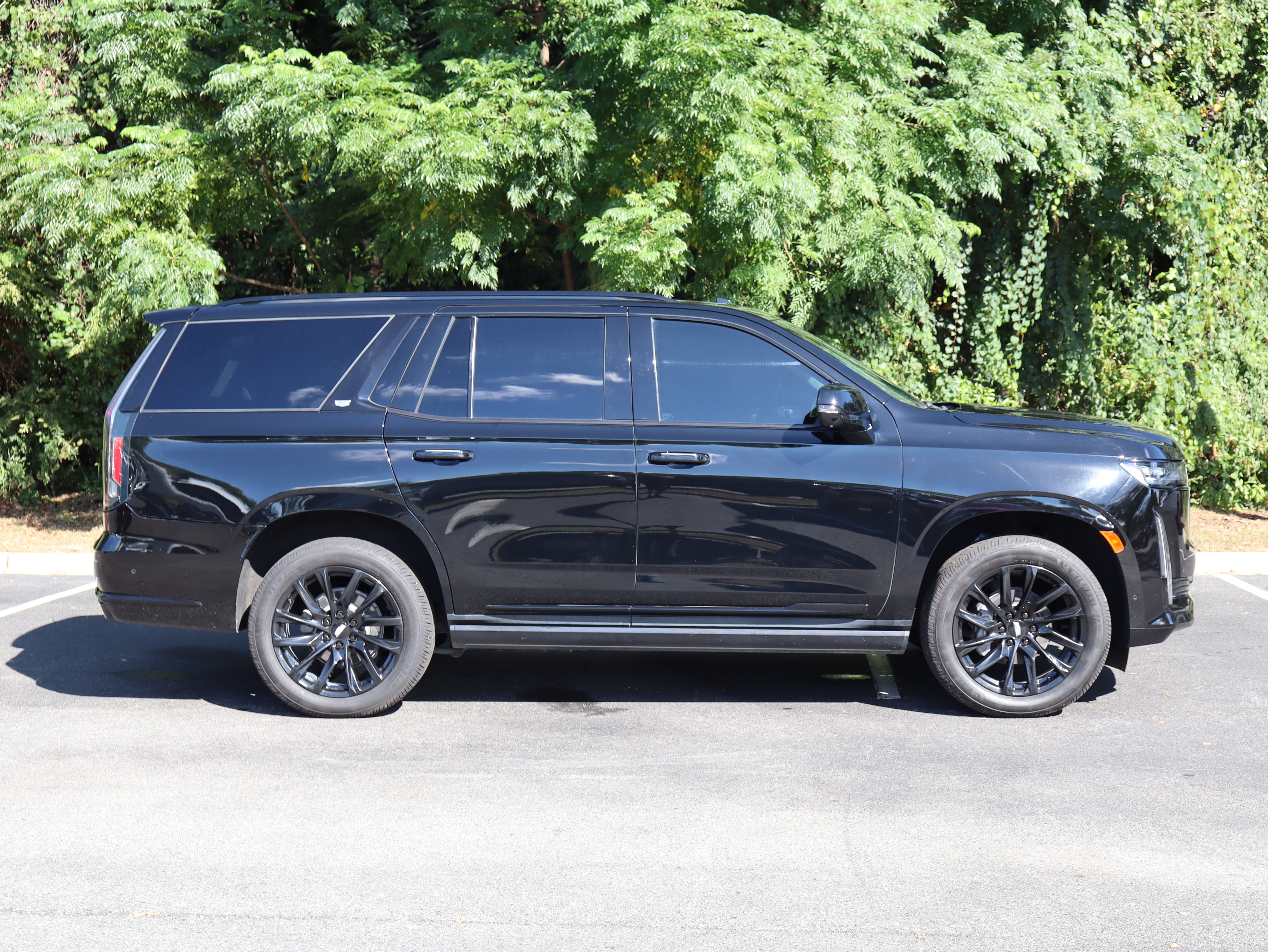 Used 2023 Cadillac Escalade Sport Platinum w/ LPO, ONYX Package AWD/4WD image 9