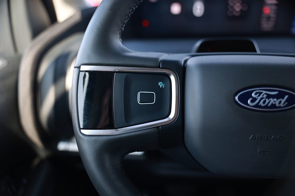 Used 2025 Ford Expedition Active image 22