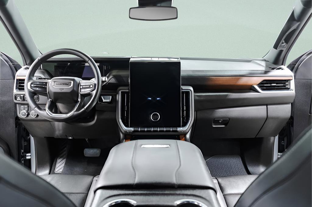 Used 2025 GMC Yukon Denali image 8