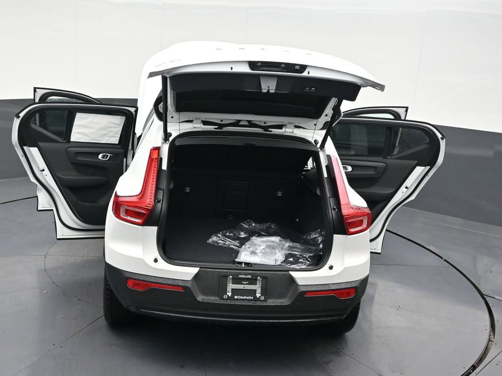 New 2026 Volvo XC40 B4 Core FWD image 33