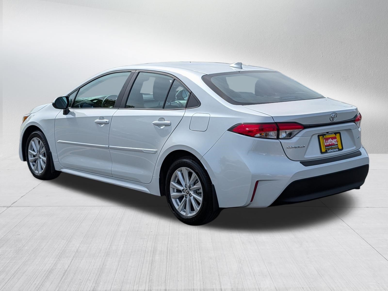 Used 2025 Toyota Corolla LE w/ LE Premium Package FWD image 5