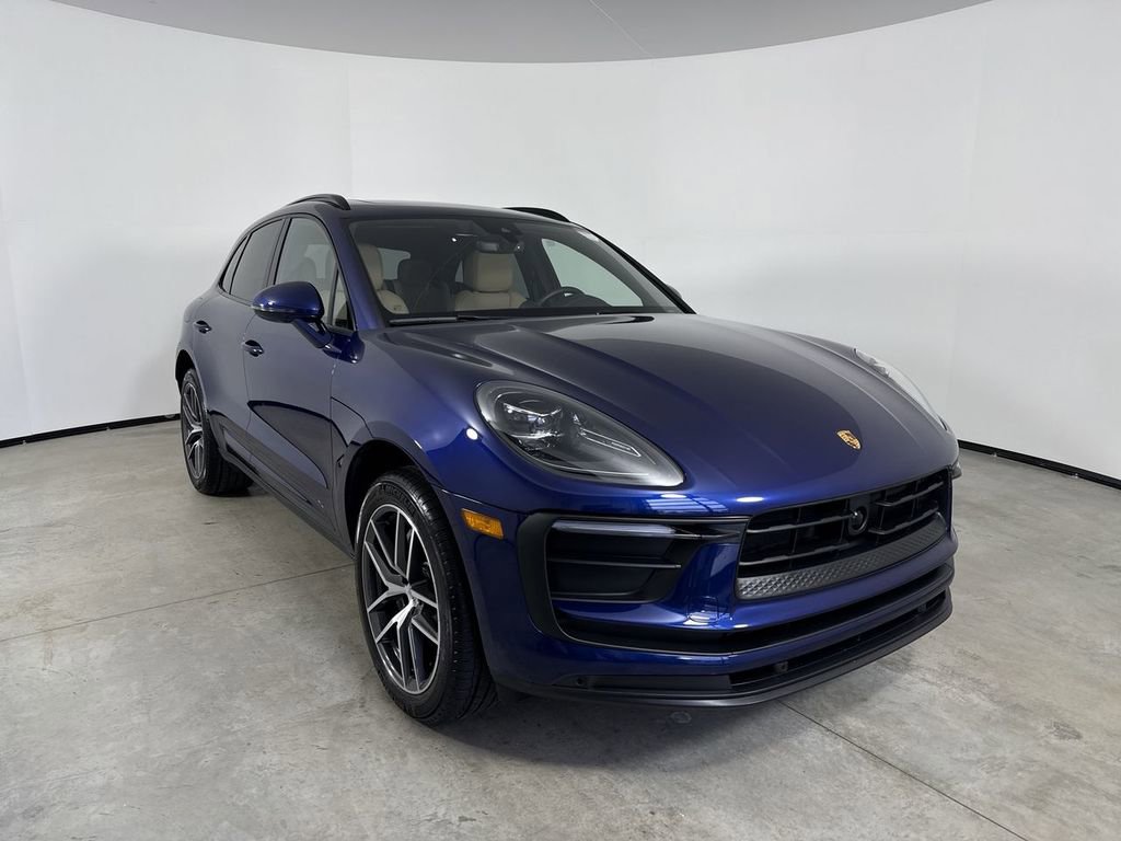Certified 2025 Porsche Macan image 9