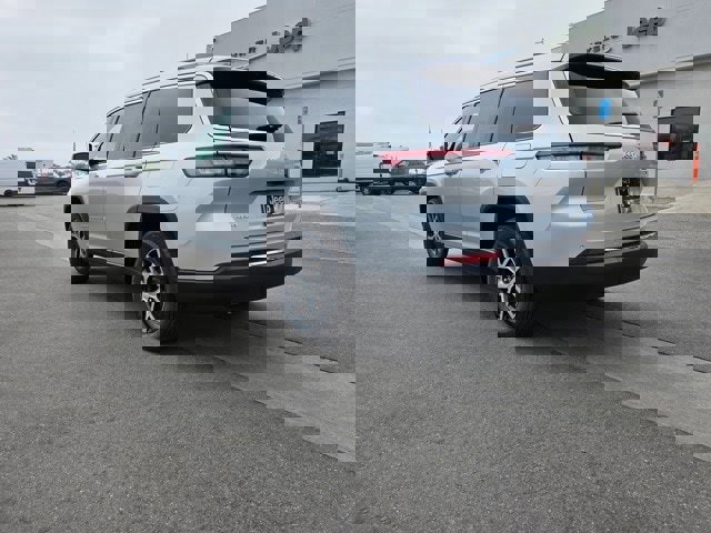 New 2025 Jeep Grand Cherokee L Limited w/ Trailer Tow Package image 5