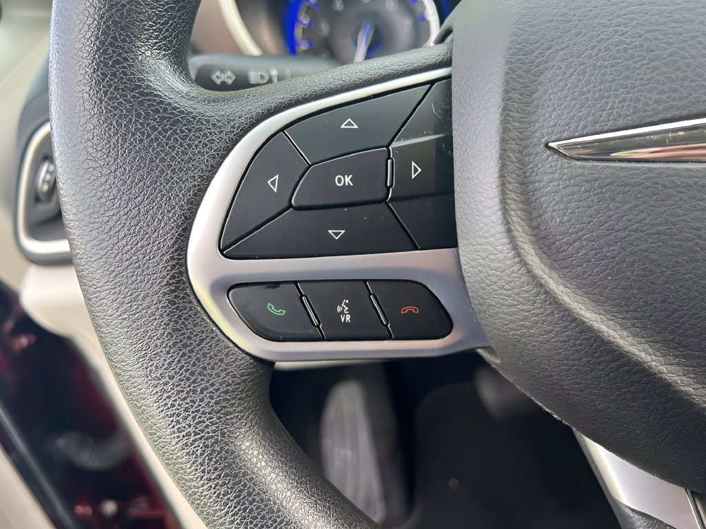 Used 2018 Chrysler Pacifica Touring Plus w/ Tire & Wheel Group FWD image 21