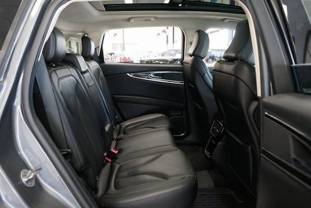 Used 2022 Lincoln Nautilus Reserve w/ Monochromatic Package image 13
