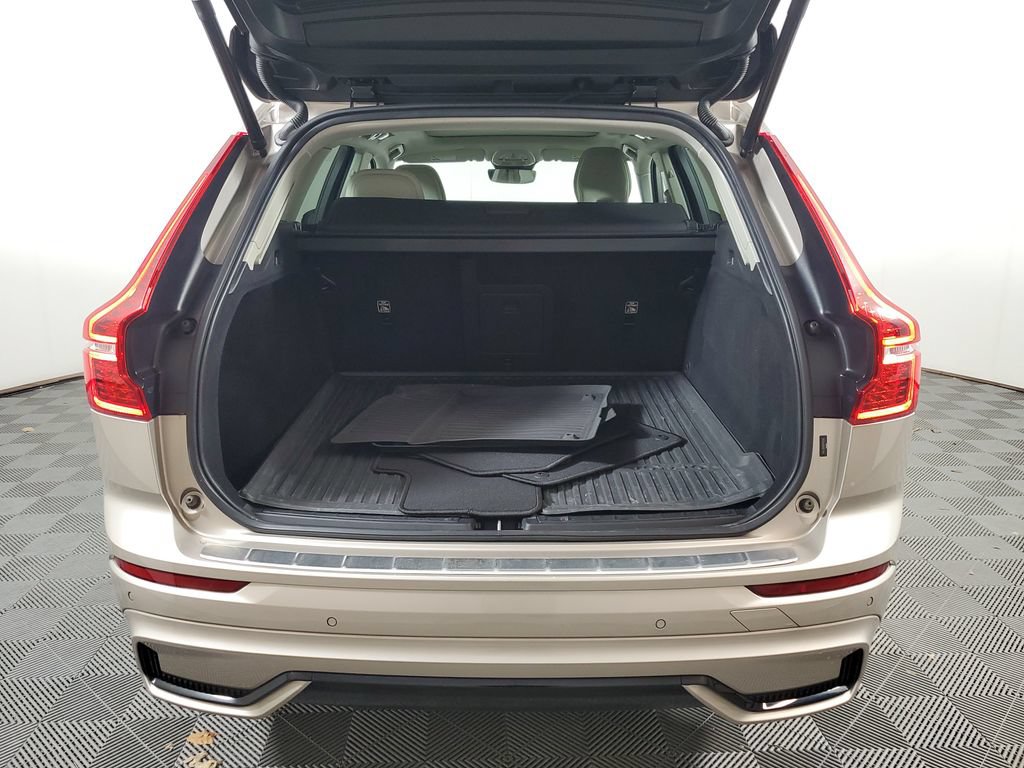 Certified 2024 Volvo XC60 B5 Core w/ Protection Package Premier AWD/4WD image 11
