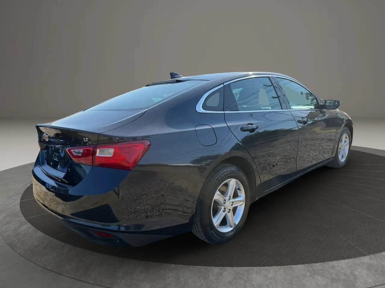Used 2023 Chevrolet Malibu LT FWD image 5