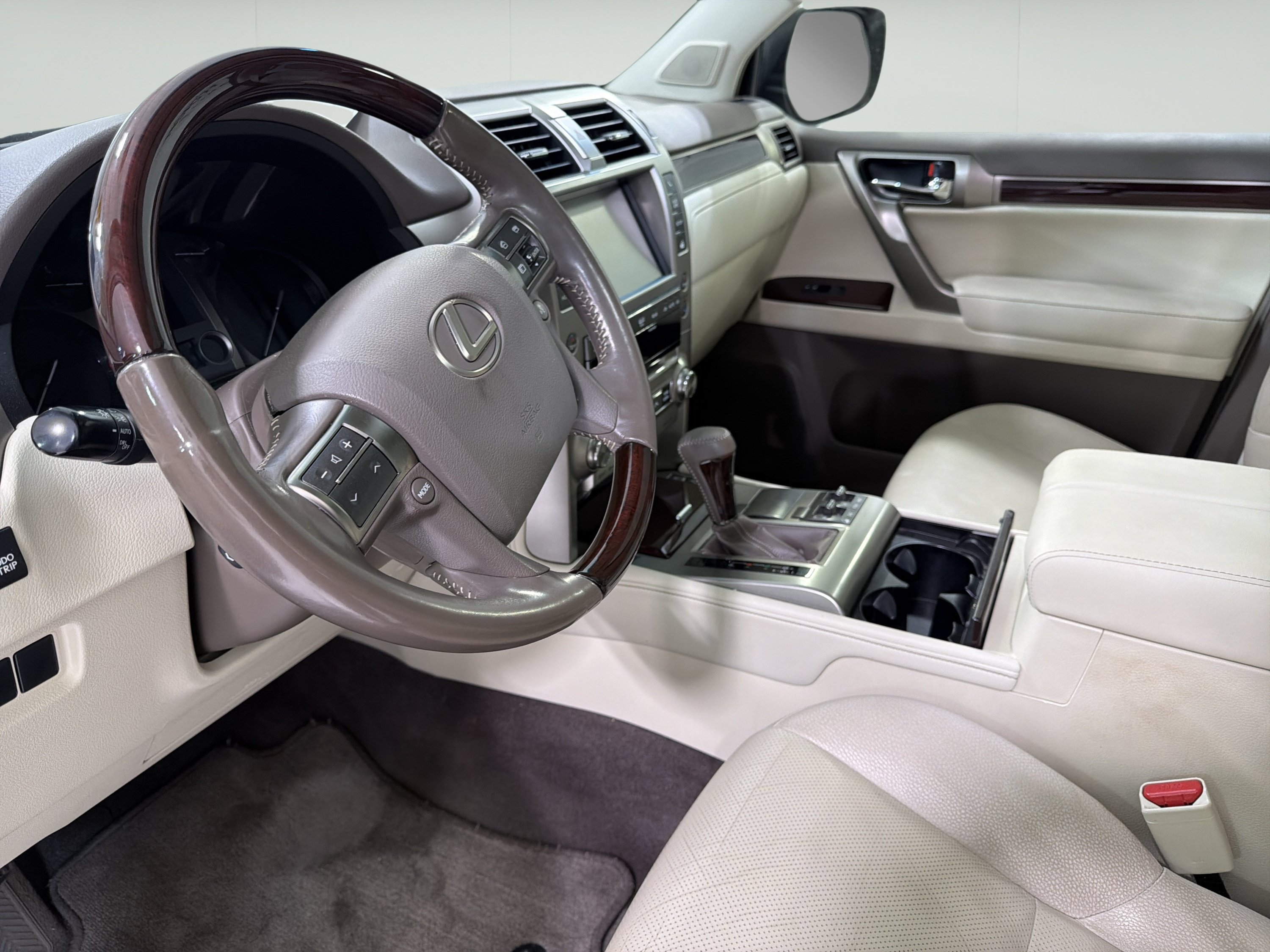 Used 2017 Lexus GX 460 Premium w/ Premium Package AWD/4WD image 14