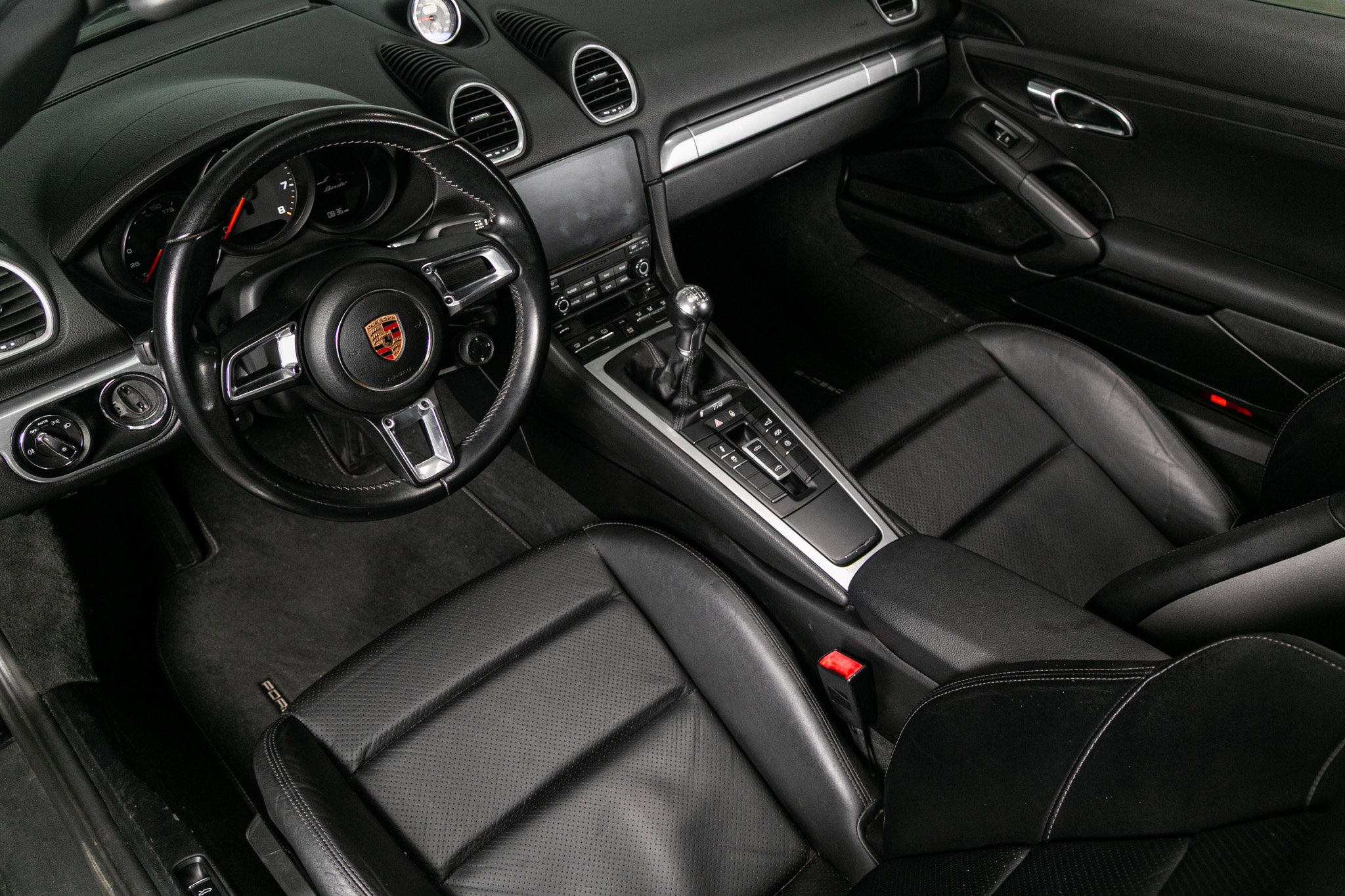 Used 2018 Porsche 718 Boxster Roadster w/ Sport Chrono Package image 8