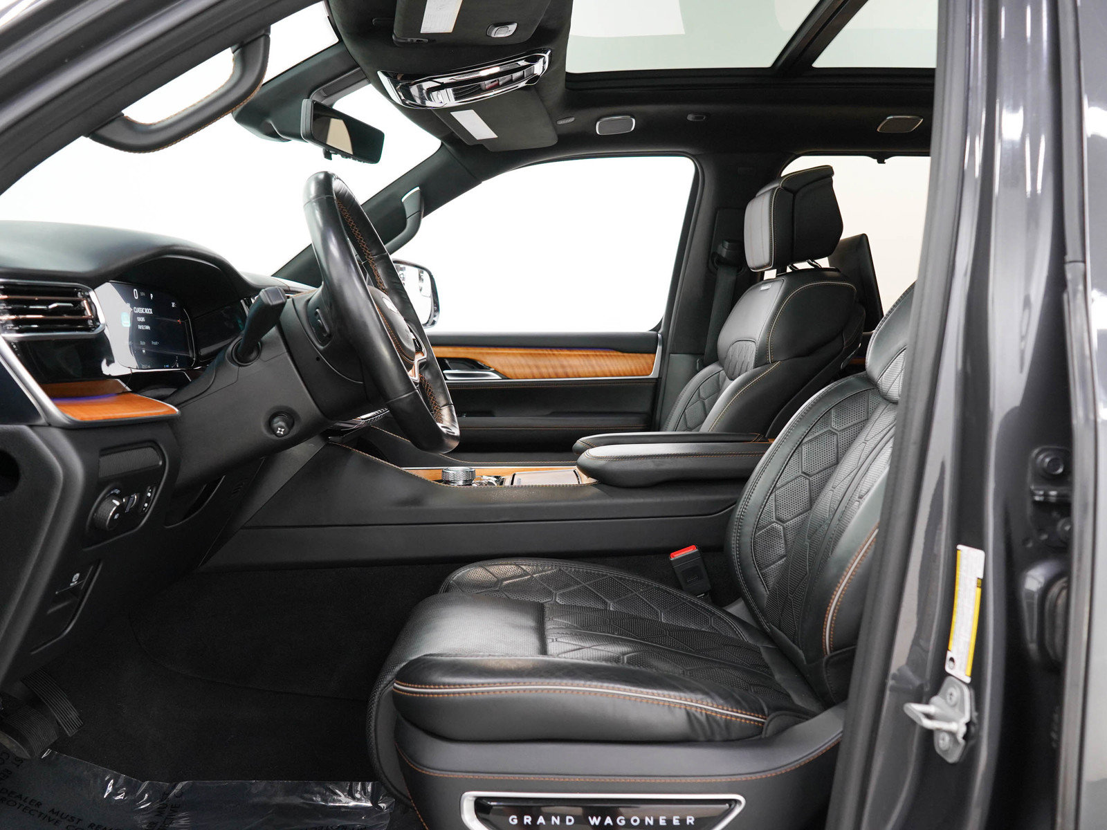 Used 2022 Jeep Grand Wagoneer Series III w/ Rear-Seat Entertainment Group AWD/4WD image 26
