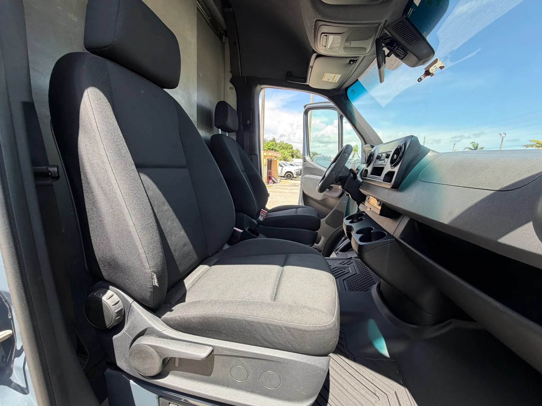 Used 2019 Mercedes-Benz Sprinter 170 image 18