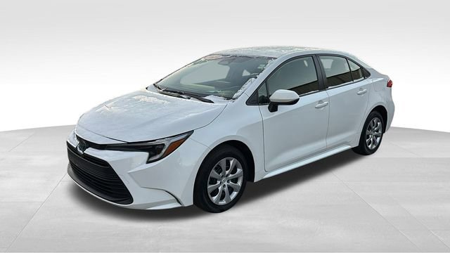 Used 2024 Toyota Corolla LE image 3
