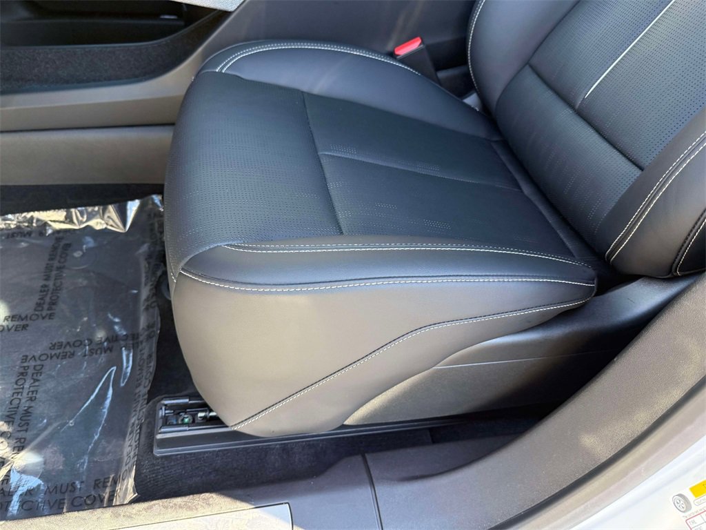 Used 2025 Cadillac Optiq Luxury 2 w/ LPO, Floor Liner Package image 3