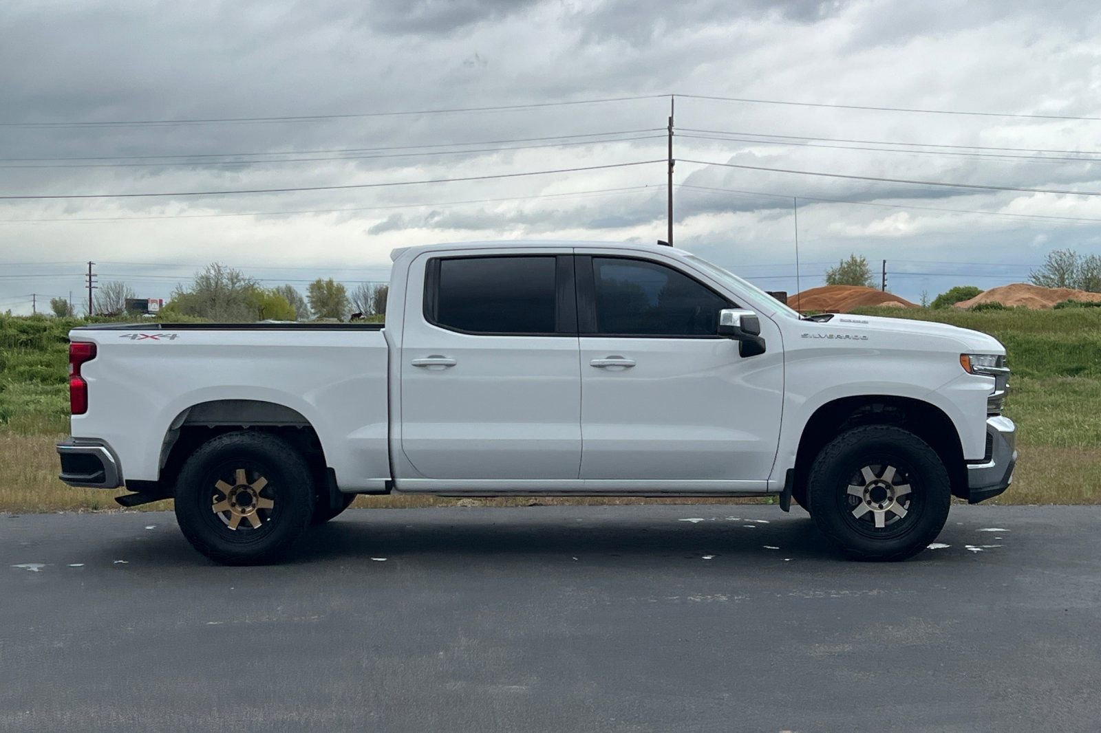 Used 2021 Chevrolet Silverado 1500 LT AWD/4WD image 3