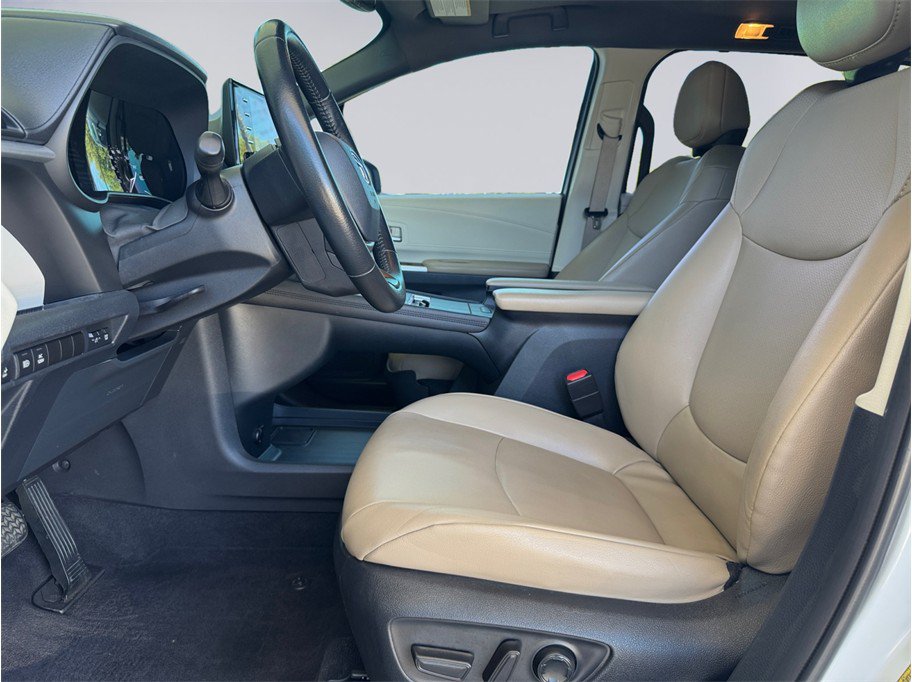 Used 2021 Toyota Sienna XLE w/ XLE Plus Package FWD image 10