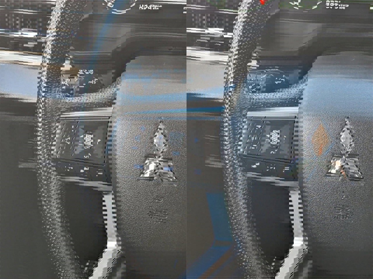 Used 2024 Mitsubishi Outlander AWD image 17