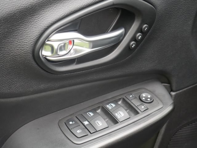 Used 2022 Jeep Cherokee Trailhawk w/ Sun, Sound & Nav Group AWD/4WD image 15