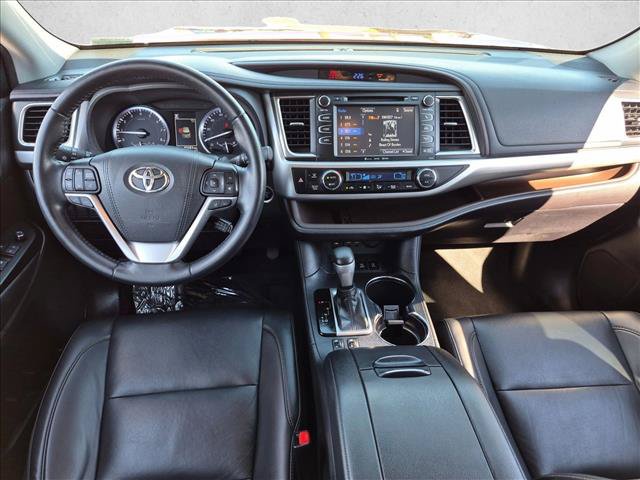 Used 2019 Toyota Highlander XLE AWD/4WD image 23