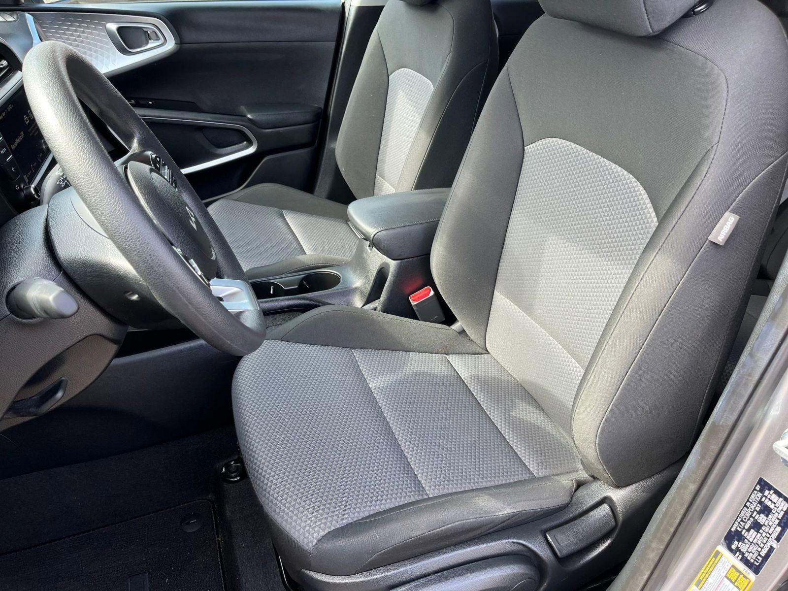 Used 2025 Kia Soul LX w/ LX Technology Package FWD image 32