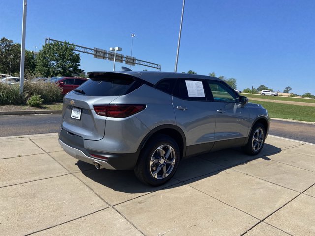 Used 2025 Chevrolet Blazer LT FWD image 9