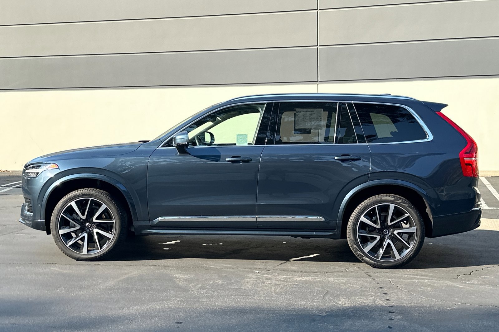 New 2025 Volvo XC90 B6 Plus w/ Protection Package Premier image 7