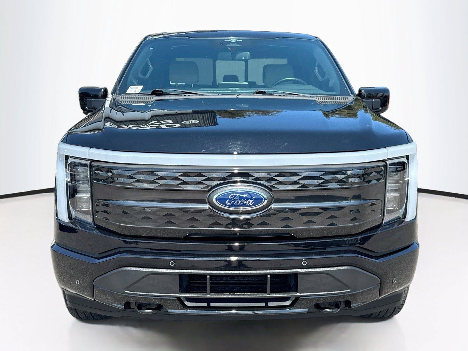 Used 2023 Ford F150 Lightning Platinum AWD/4WD image 8