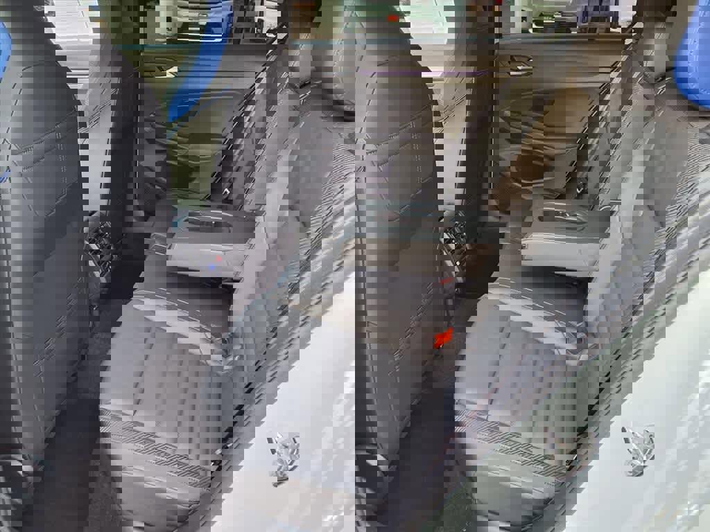 Used 2024 Volkswagen Golf R image 9