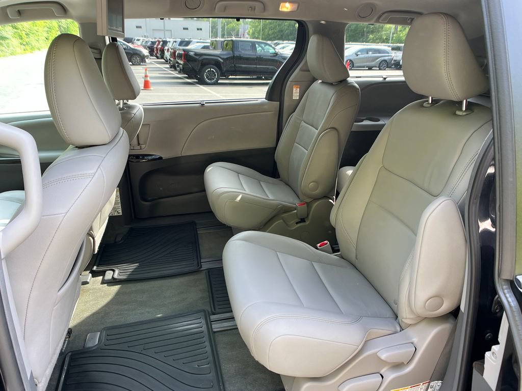 Used 2017 Toyota Sienna XLE Premium AWD/4WD image 22
