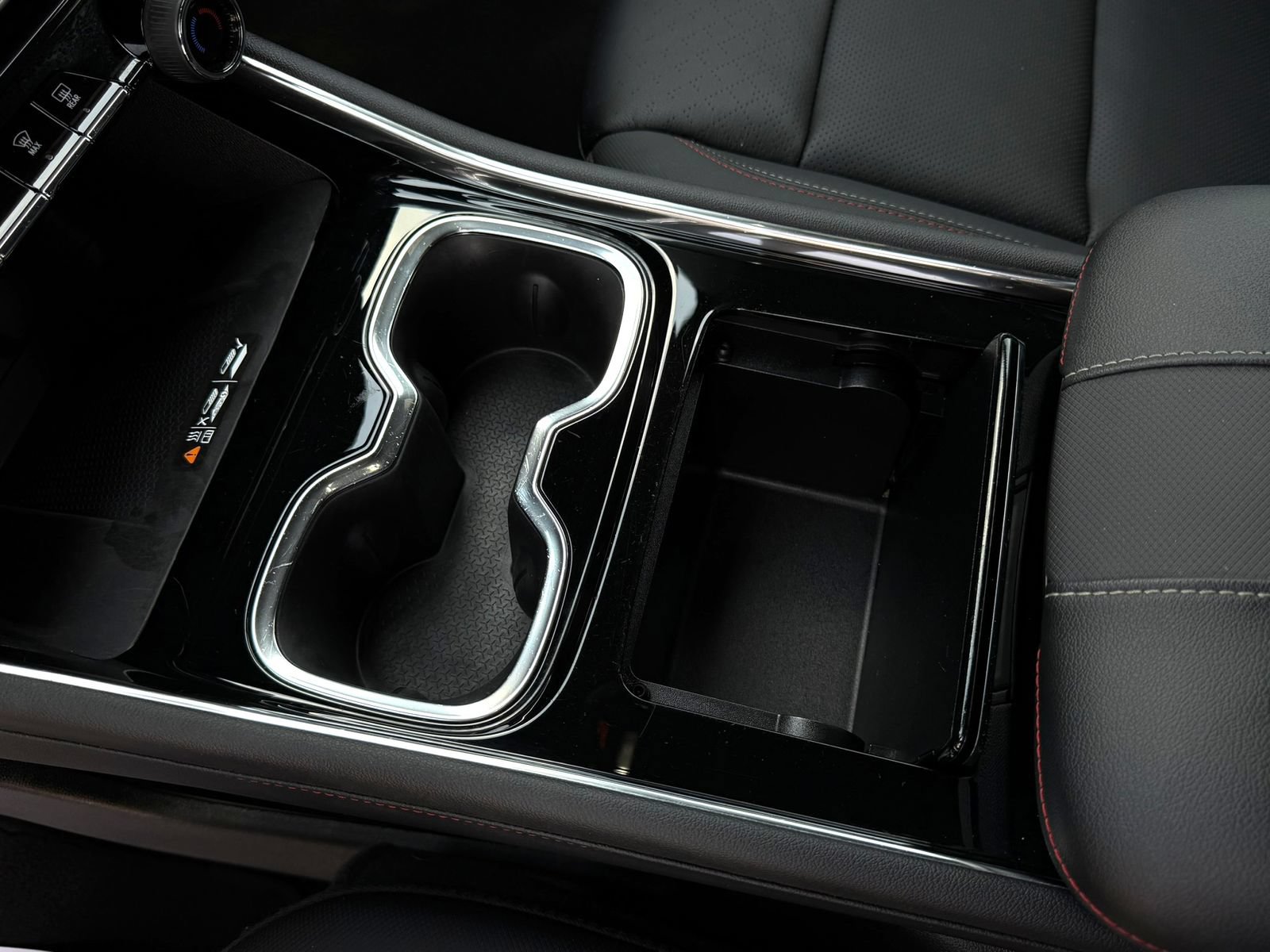 Used 2026 Chevrolet Traverse RS w/ LPO, Floor Liner Package FWD image 18
