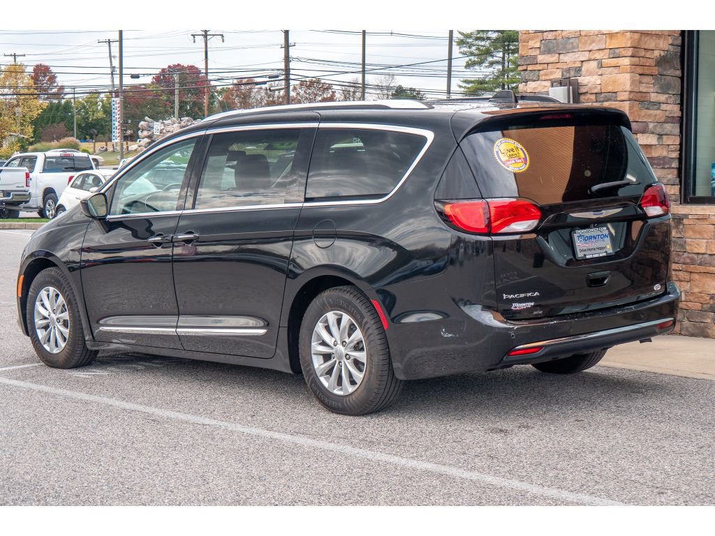 Used 2019 Chrysler Pacifica Touring-L image 5