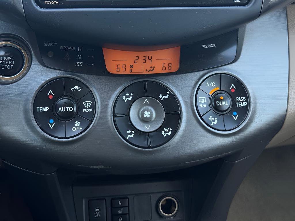 Used 2011 Toyota RAV4 Limited AWD/4WD image 31