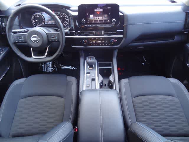 Used 2025 Nissan Pathfinder SV FWD image 16