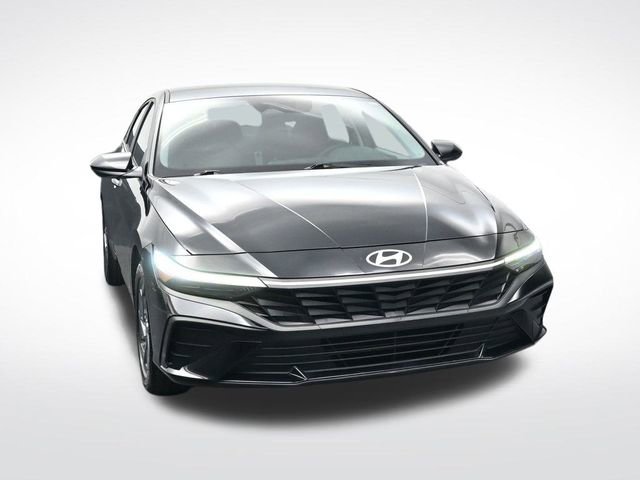 Used 2024 Hyundai Elantra SEL image 10