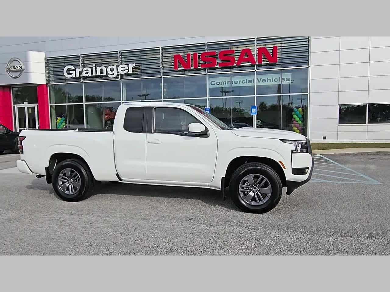 Used 2025 Nissan Frontier SV image 37