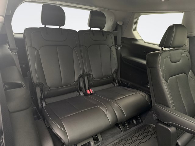 Used 2023 Jeep Grand Cherokee L Limited AWD/4WD image 21