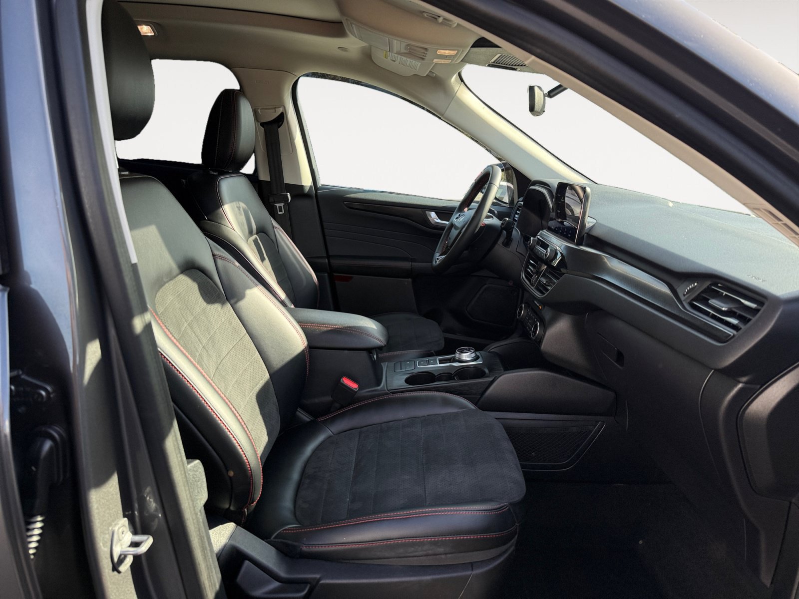 Used 2022 Ford Escape SEL w/ SEL Stealth AWD Package image 19