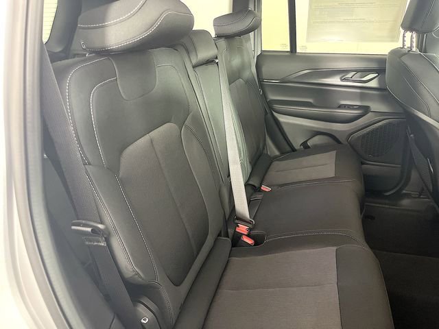 New 2025 Jeep Grand Cherokee Laredo w/ Luxury Tech Group I image 24