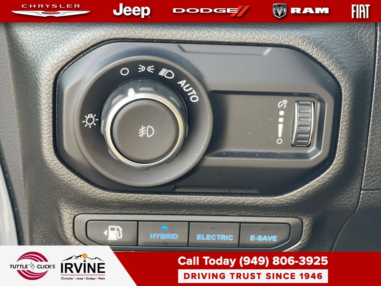 Used 2023 Jeep Wrangler Sahara image 23