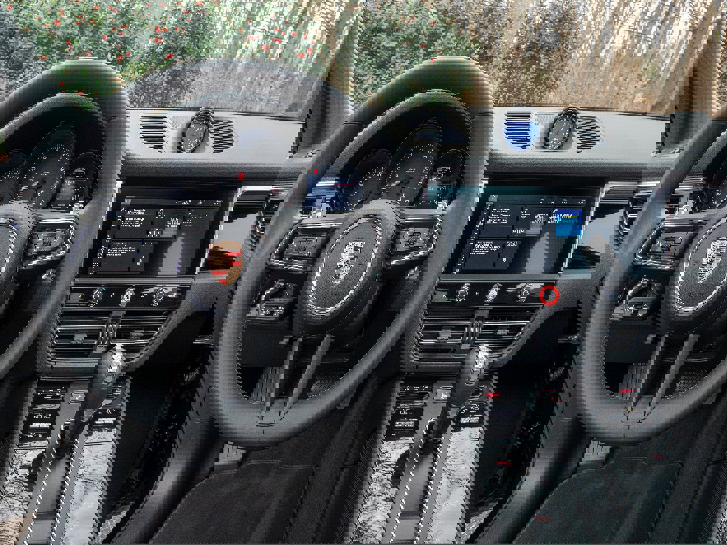 Certified 2025 Porsche Macan image 20