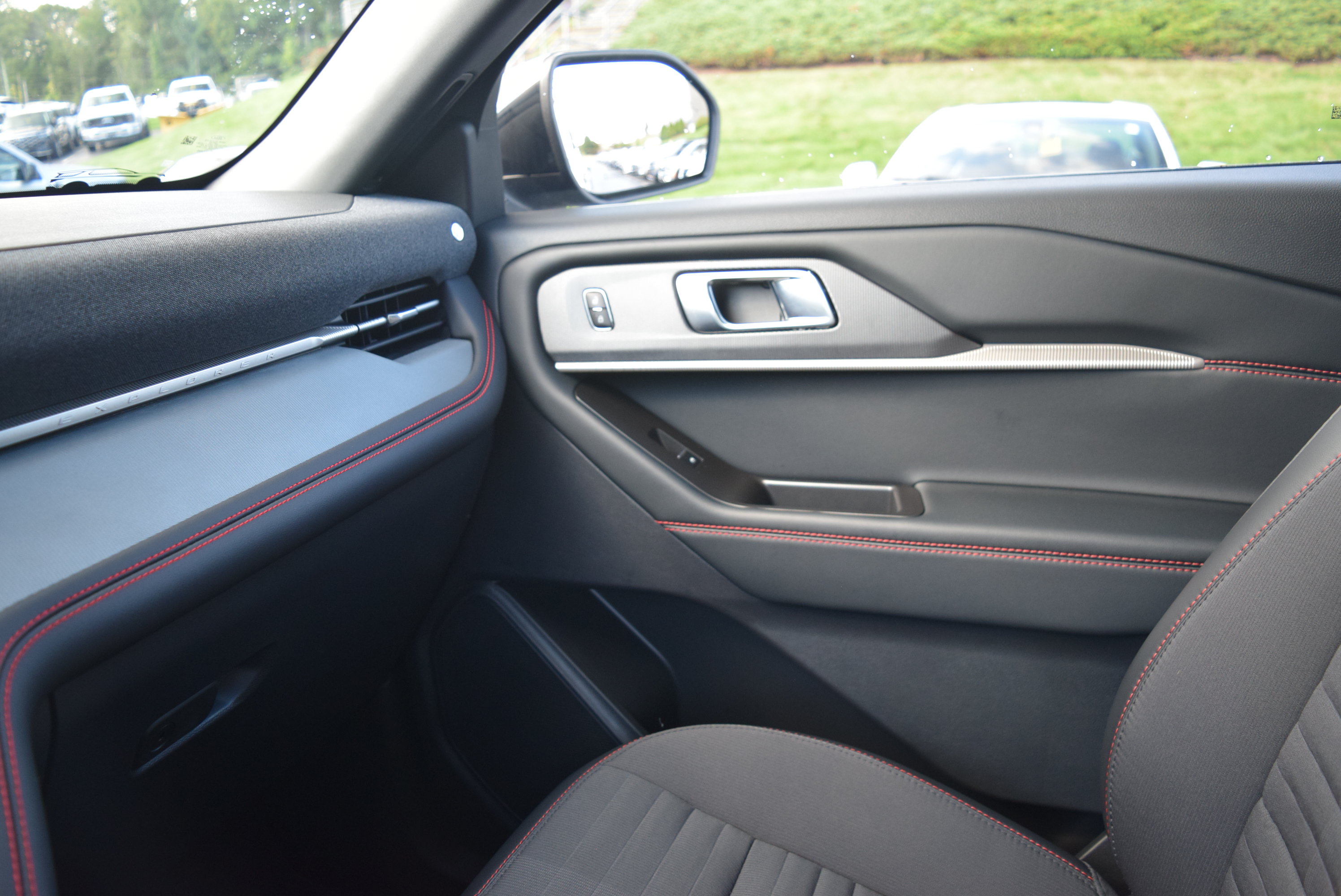 Used 2025 Ford Explorer ST-Line AWD/4WD image 18
