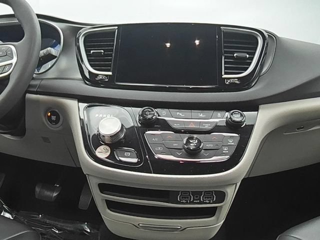 Used 2024 Chrysler Pacifica Touring-L FWD image 24